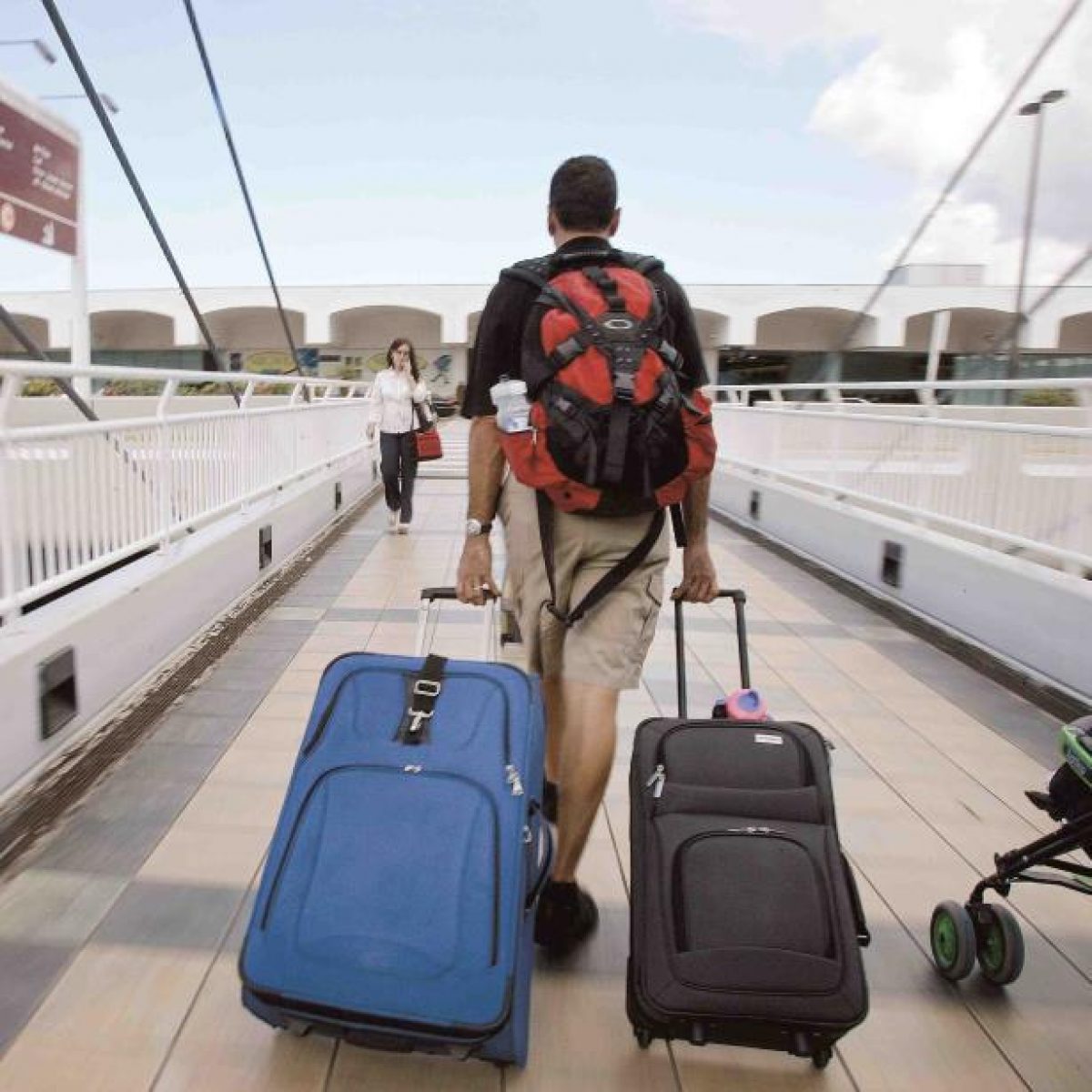 Ahora los pasajeros no tendrán que pagar tarifa extra por algunos equipajes  en vuelos por American Airlines