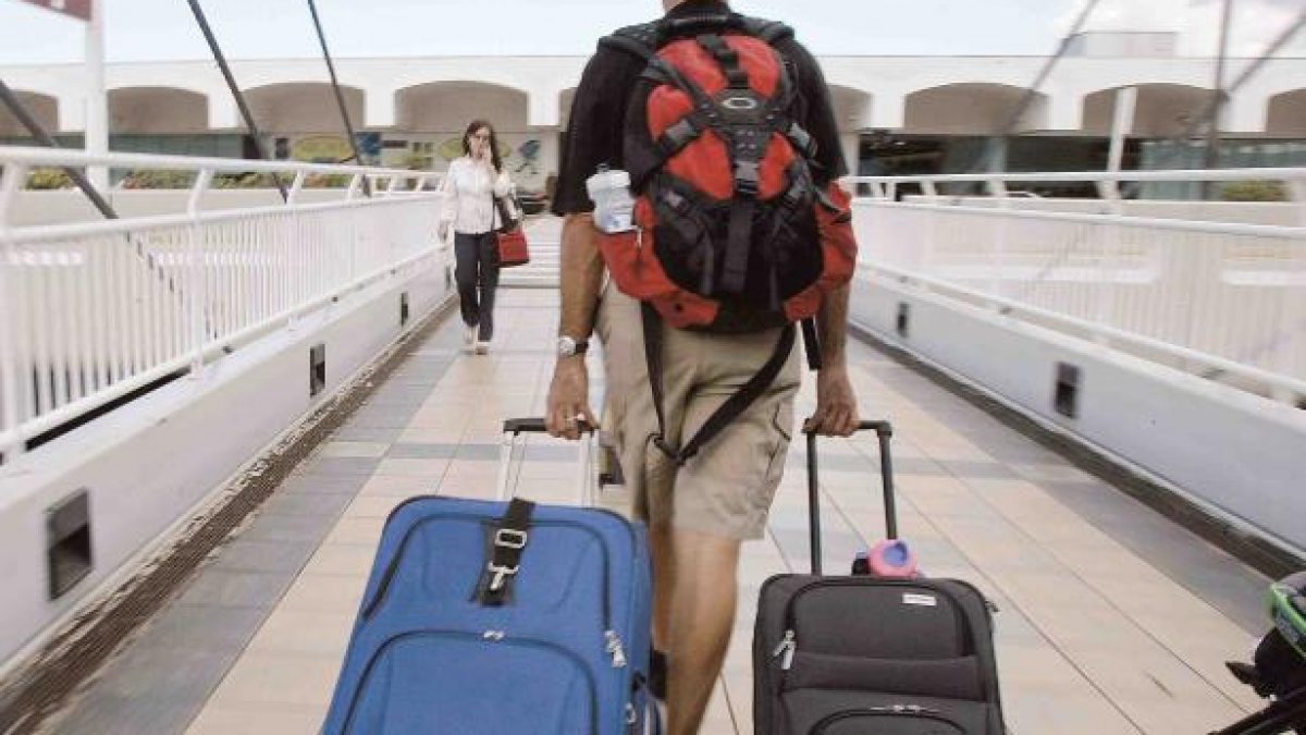 Ahora los pasajeros no tendrán que pagar tarifa extra por algunos equipajes  en vuelos por American Airlines