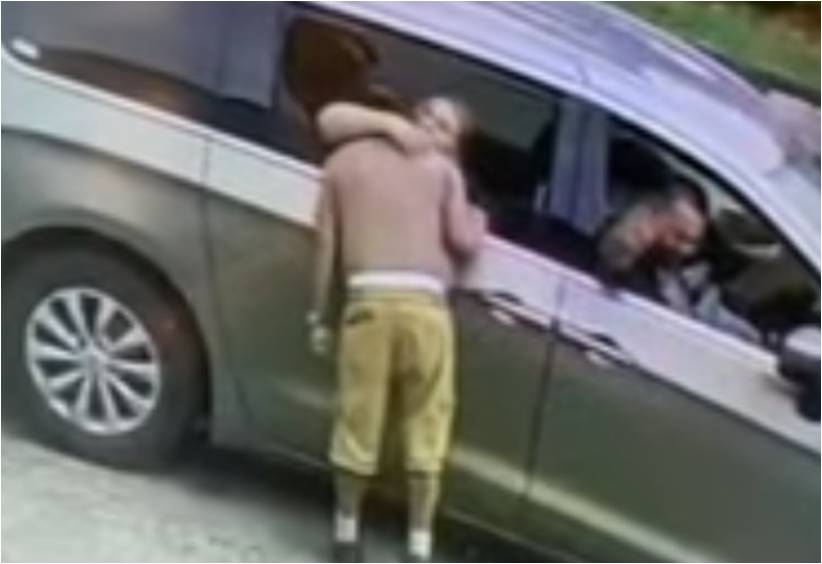 Banda de ladrones en Hialeah abrazan a las personas para robarlas