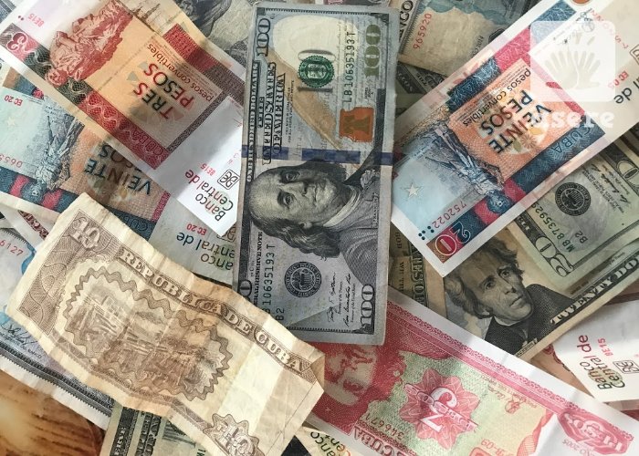 Dólares, pesos cubanos y moneda convertible