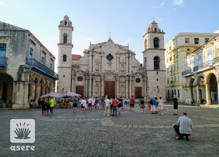 Turistas en La Habana Vieja
