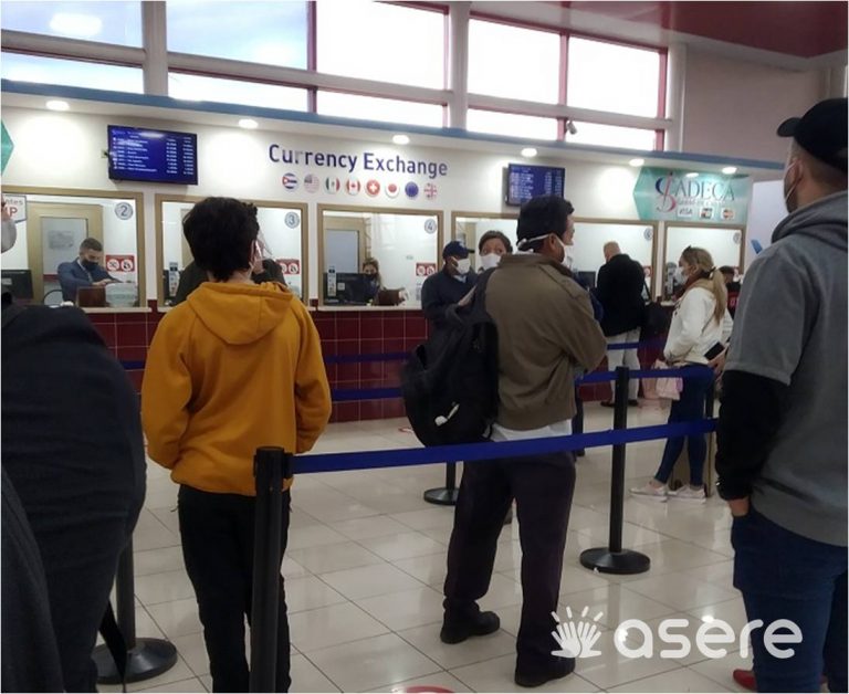¡Gobierno de Cuba sin dólares! Suspende la venta de divisas en los aeropuertos