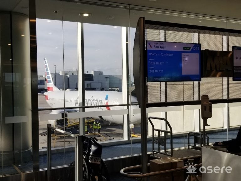 Mujer de Florida demanda a American Airlines por vincularla con narcotráfico