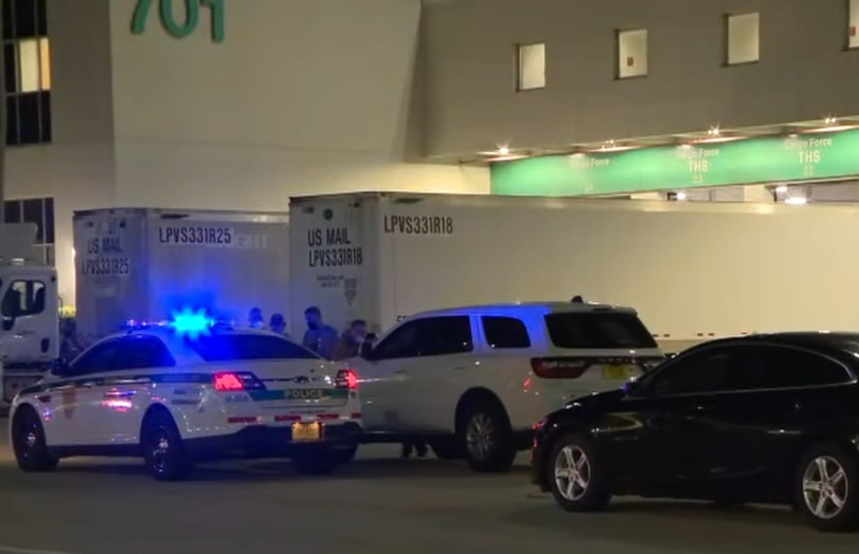 Dos hombres terminan heridos tras tiroteo cerca del Aeropuerto Internacional de Miami. (Captura de video: WPLG Local 10-YouTube)