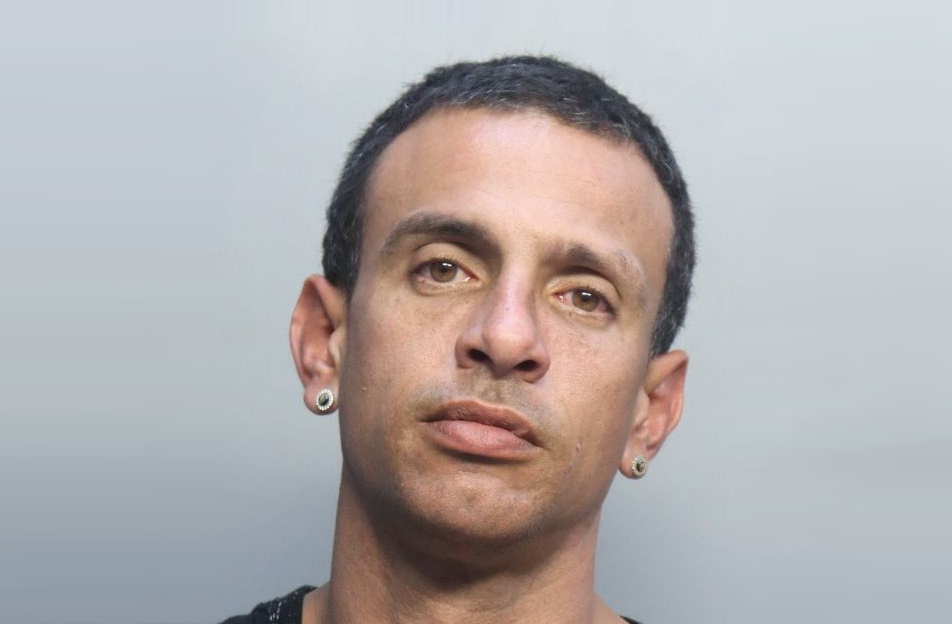 Policía de Hialeah arresta a un cubano por robar varios catalíticos de autos