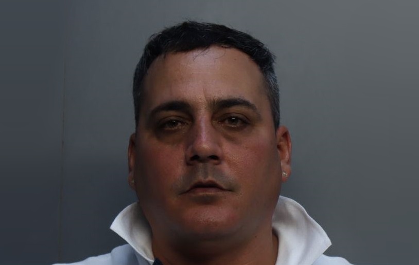 Cubano arrestado en Miami-Dade por dejar cadenas de oro falso en casas de empeño