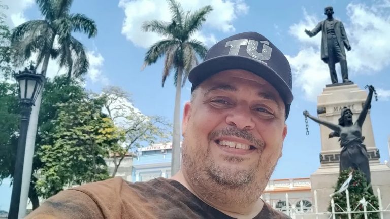 Artistas cubanos apoyan al director de cine Lester Hamlet Veira tras no poder entrar al país en cinco años