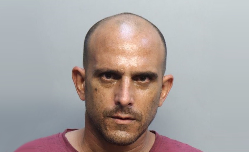 Arrestan a cubano por robar convertidores catalíticos en un parqueo de Hialeah