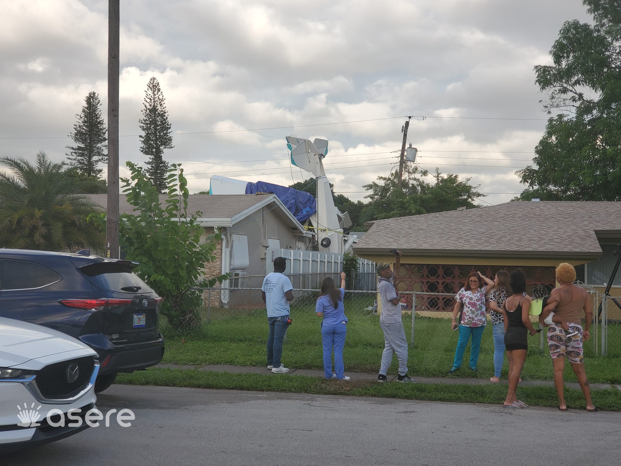 Avioneta se desploma en la casa de un cubano en Miramar, Florida. (Foto: Asere Noticias)