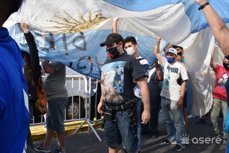 Subastarán el balón de fútbol con el que Diego Maradona anotó ‘La Mano de Dios’