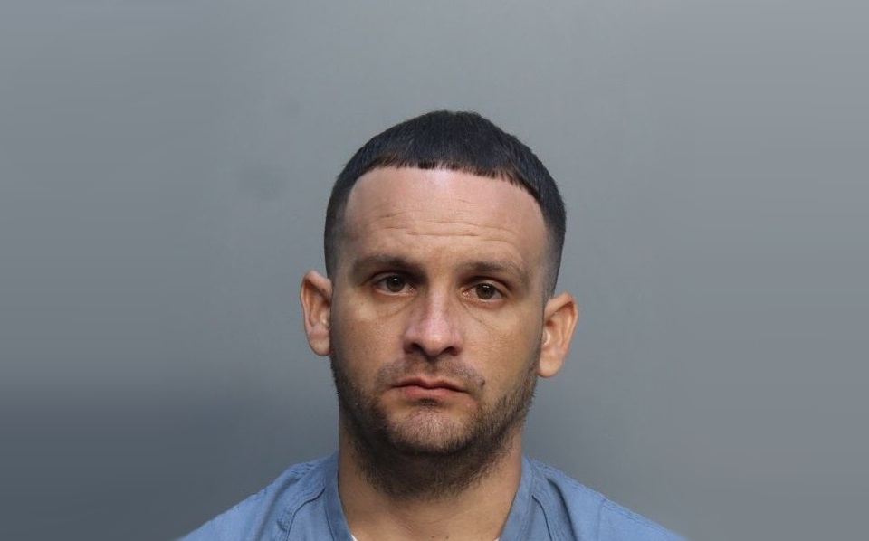 Miami: juzgan a cubano que vandalizó botes para robar artículos de su interior