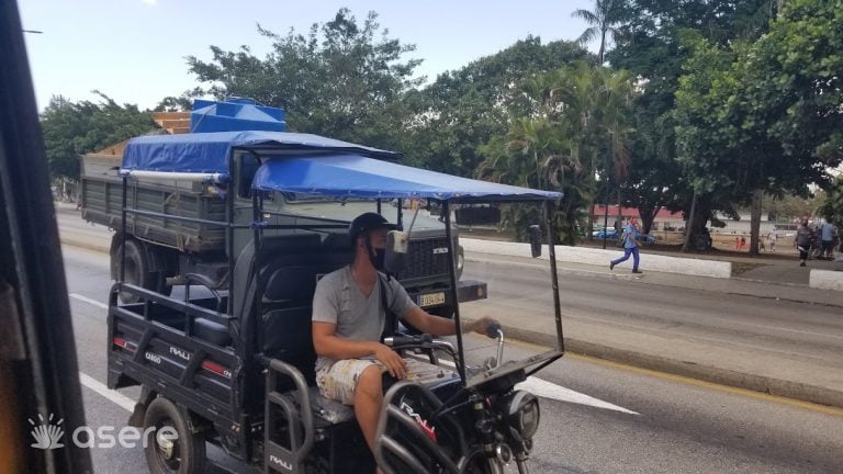 Asesinan a un joven para robar la batería de su triciclo eléctrico en Cienfuegos