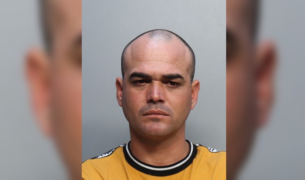Cubano recién llegado a EEUU fue arrestado por tratar de robar en una tienda de zapatos en Florida