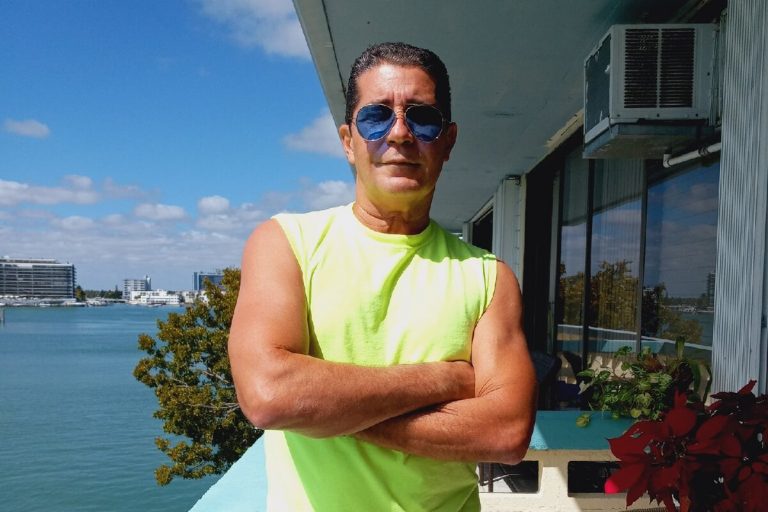 Actor cubano Erdwin Fernández quiere dejar las redes por ataques de colegas comunistas