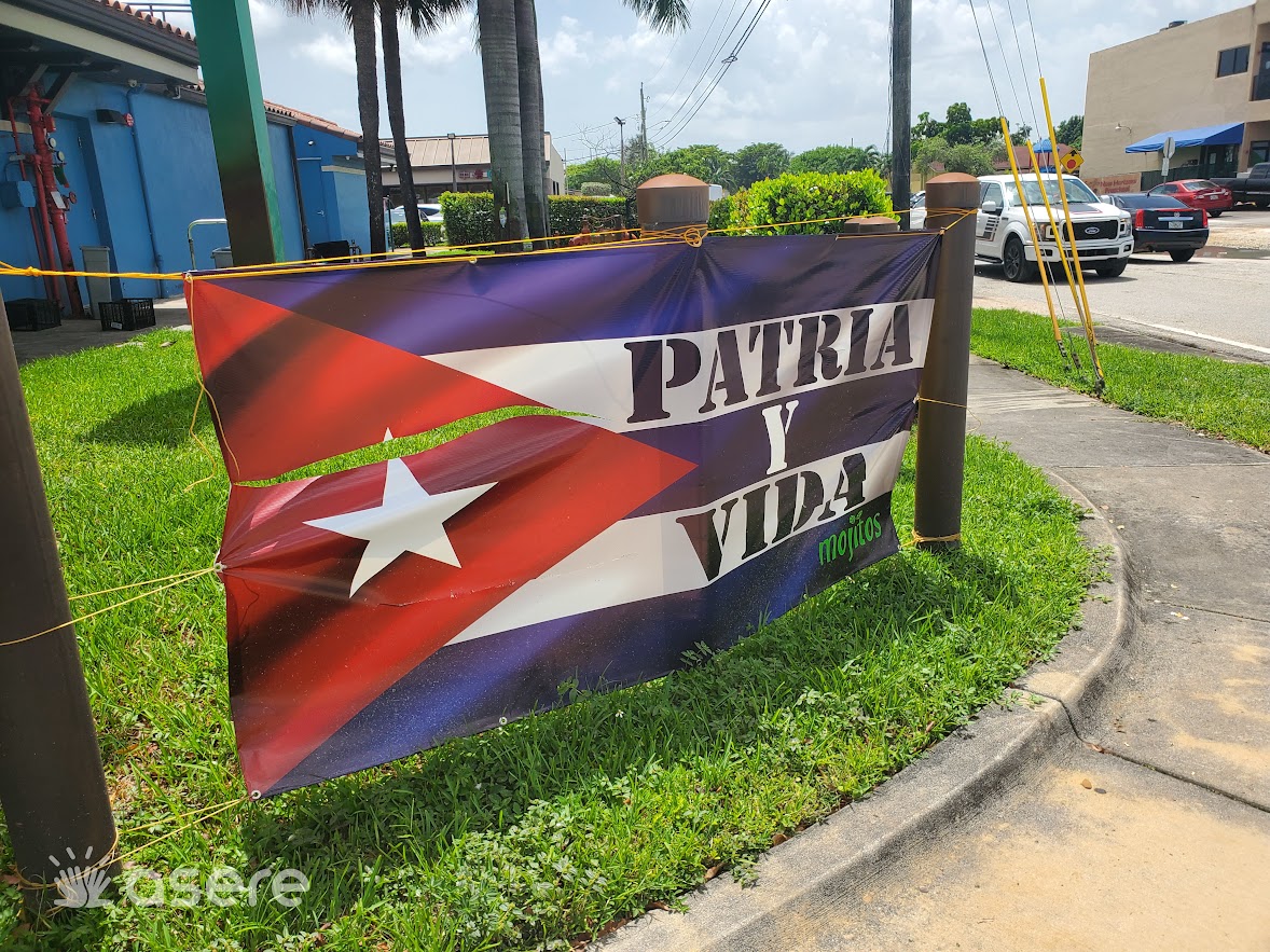 Cubanos en Florida se oponen a la demanda de los republicanos contra programa de parole