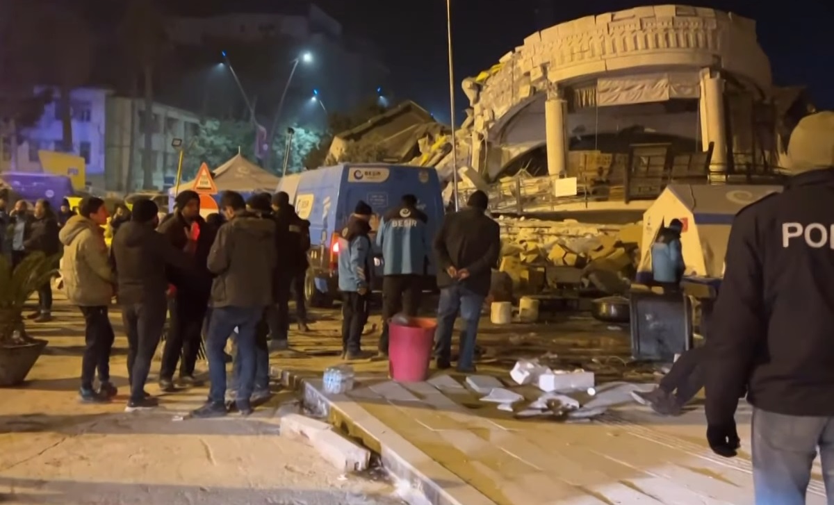 Otro terremoto golpea a Siria y Turquía a dos semanas del sismo que mató a más de 40.000 personas