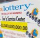 Ganador de 2.000 millones de dólares en el Powerball es acusado de robar el boleto premiado