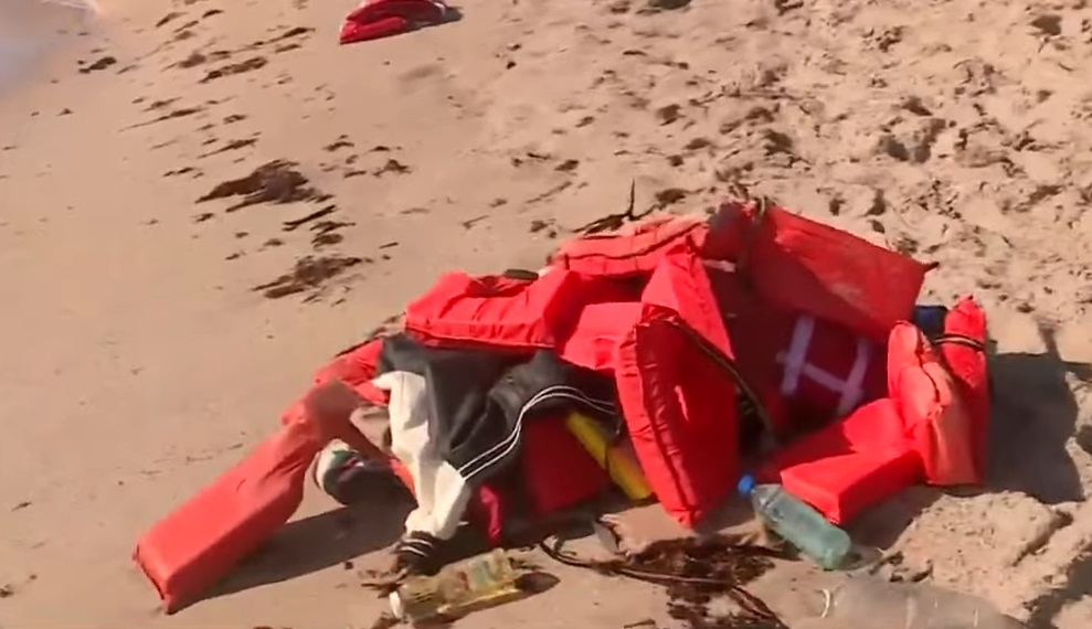 Migrantes, entre ellos cubanos, llegaron a Florida en una lancha rápida