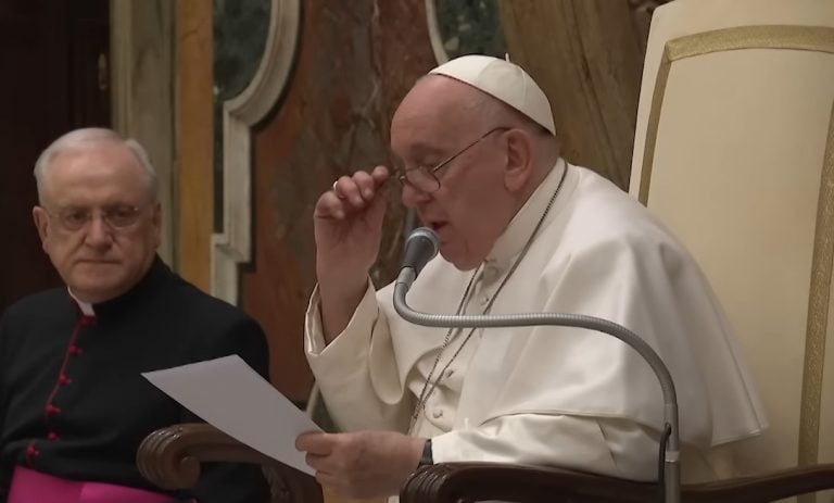 Crece preocupación por la hospitalización del papa Francisco