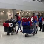 El equipo de Cuba a Miami llegando en el Clásico Mundial de Béisbol. Imagen de referencia. (Captura de pantalla © Telemundo 51 Miami-YouTube)