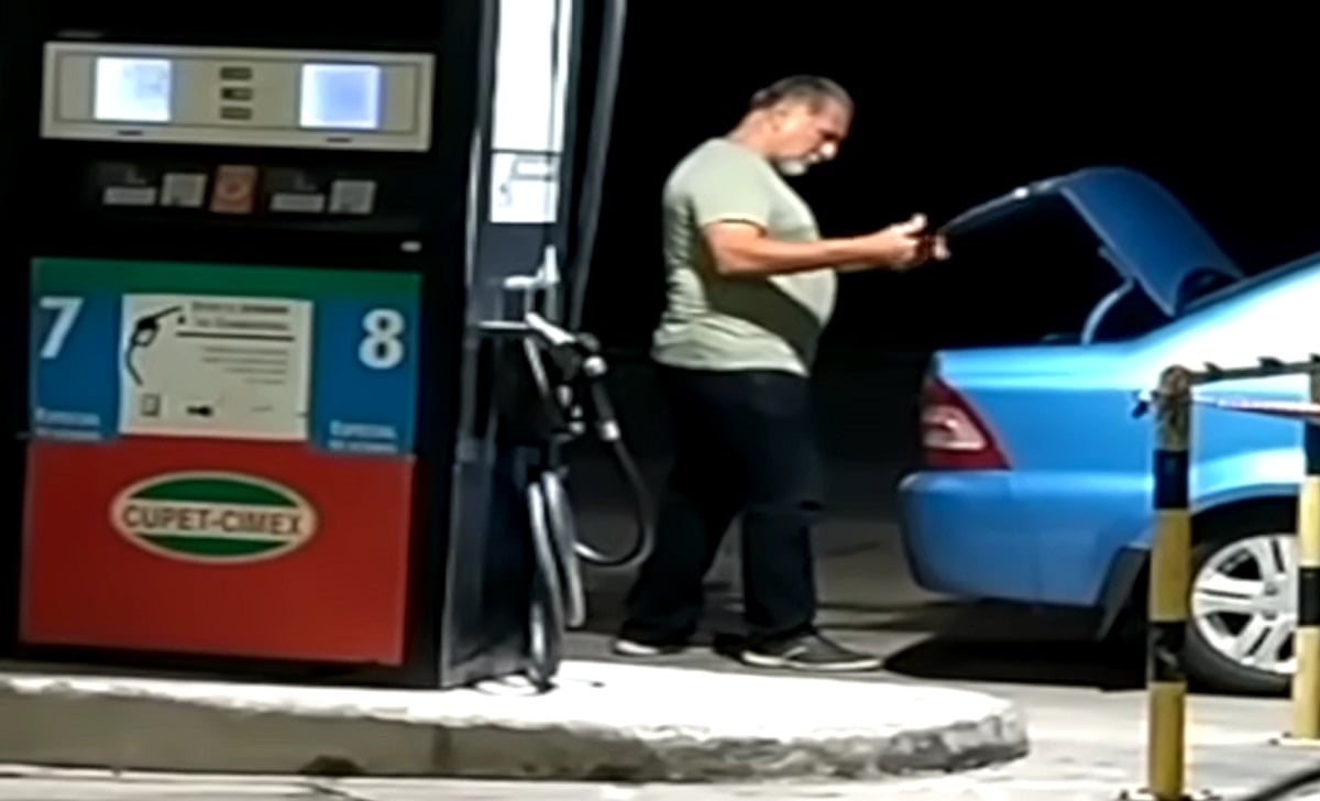 Cimex sale a defender al espía René González luego de viralizarse video cargando gasolina