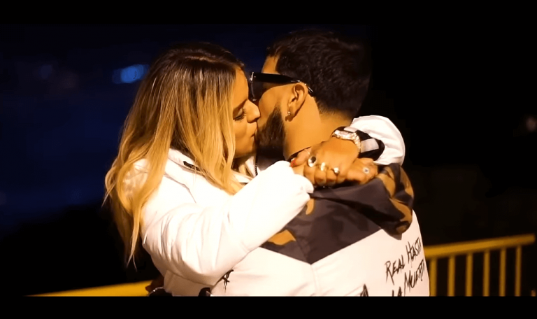 ¿Karol G incluyó a Anuel AA en su nuevo video de ‘Gucci los Paños’?