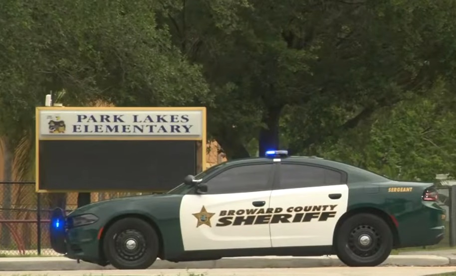 Florida: encuentran un arma de fuego cargada en la mochila de un estudiante de primaria