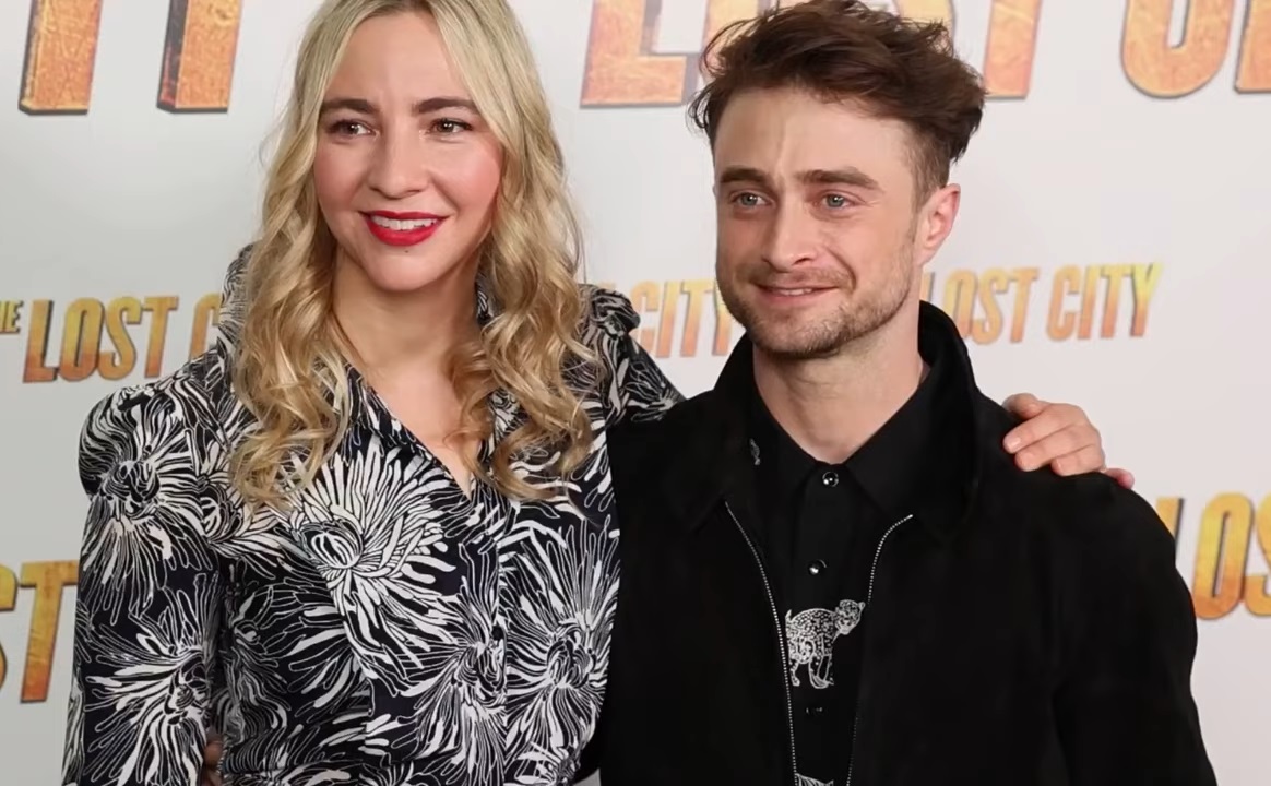 ¡Nació el bebé de Harry Potter! Daniel Radcliffe se convierte en padre. (Captura de pantalla:E! News-YouTube)