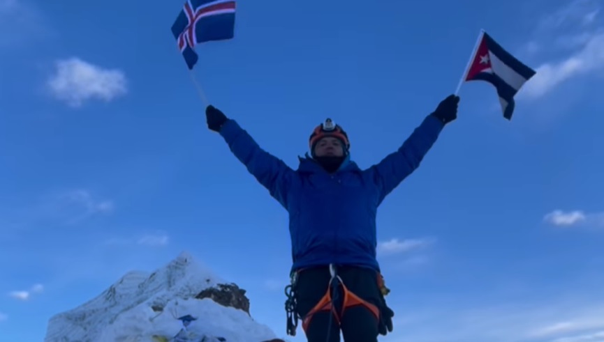 “Me fui de Cuba y conquisté el mundo”: Yandy Núñez se convierte en el primer cubano en escalar el Everest