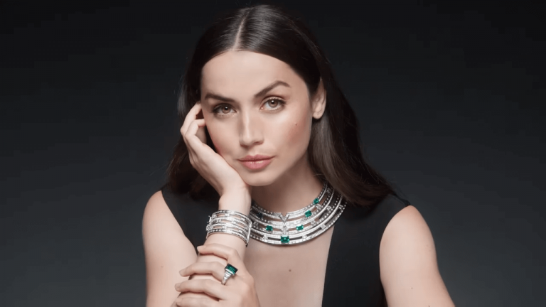 Ana de Armas protagoniza su primera campaña de Louis Vuitton con impresionante joyería