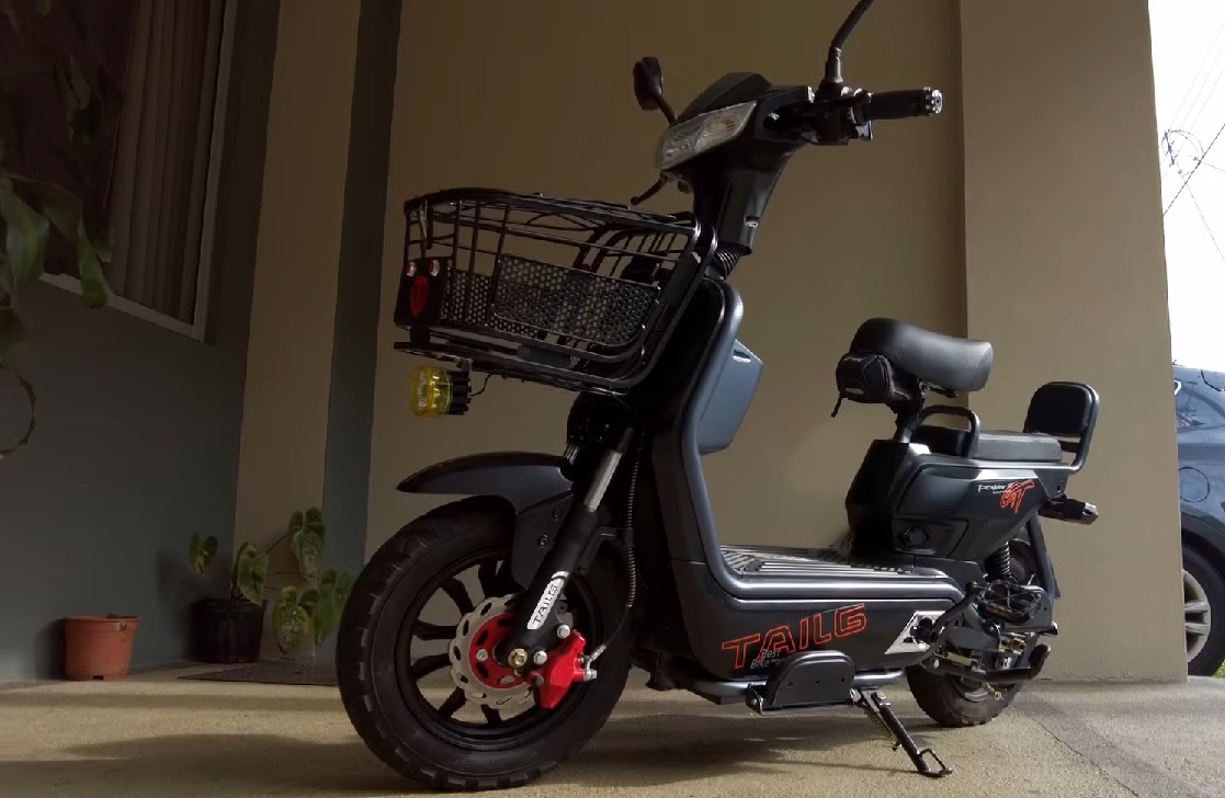 Bicicleta eléctrica de modelo similar al de la venta. (Captura de pantalla: Daniel Perez-Youtube)