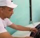 Cubanoamericano se colgó del parabrisas de su auto para evitar robo en Holguín