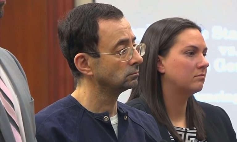 Identifican al agresor del exmédico Larry Nassar en prisión: estos fueron sus motivos