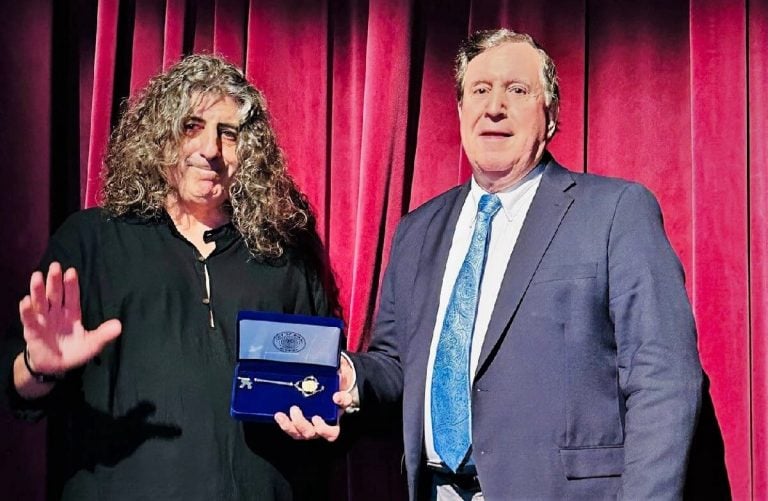 Lilo Vilaplana recibe la llave de la ciudad durante su homenaje en Miami