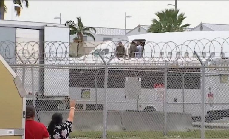 Sale desde EEUU el cuarto vuelo con cubanos deportados a la Isla