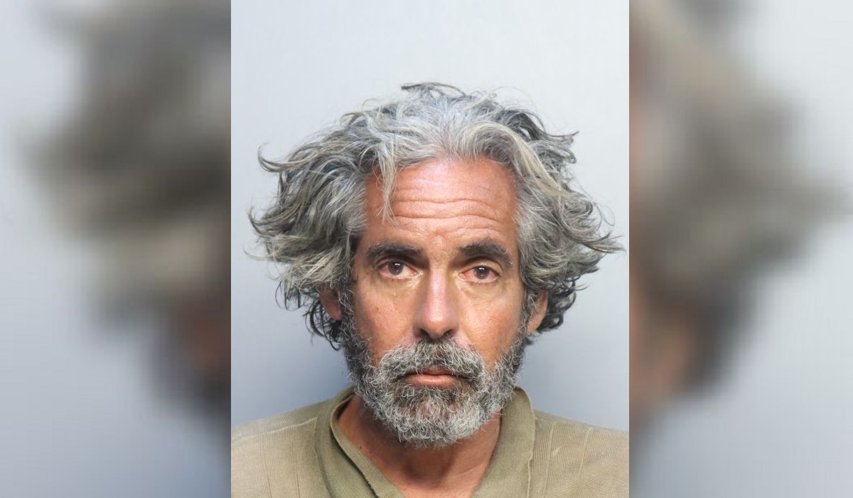 Arrestan a un hombre por robar un bote y tratar de embestir a la policía durante persecución