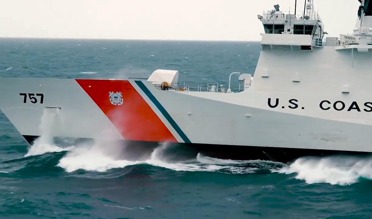 La Guardia Costera de los Estados Unidos vigila el Estrecho de Florida en busca de balseros cubanos.