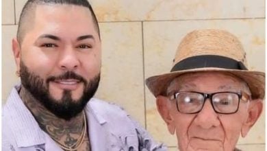El Chacal con su abuelo, Ramón Martínez. (Foto: Chacallrlm- Instagram)