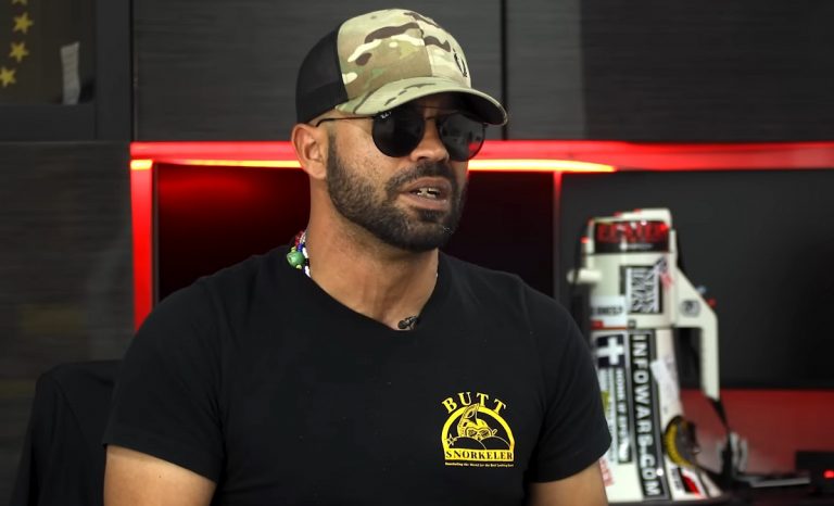 Buscan condena de 33 años en prisión para cubanoamericano exlíder de los Proud Boys