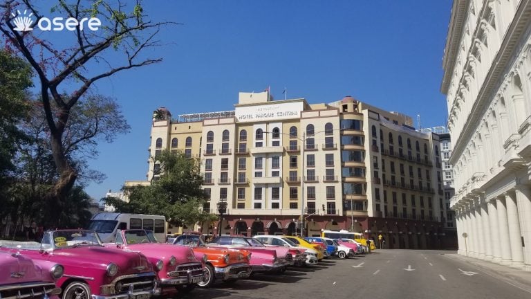 Cuba sin turistas: 300.000 trabajadores pierden ingresos tras cancelación de vuelos
