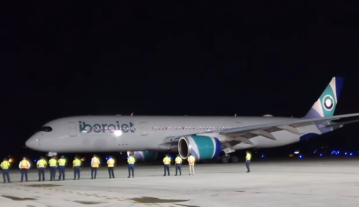 Iberojet deja a cientos de cubanos varados en Madrid por presuntos “problemas técnicos”