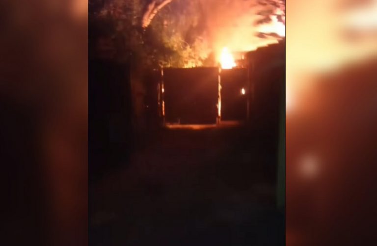 Incendio de grandes proporciones destruye varias viviendas en Alamar