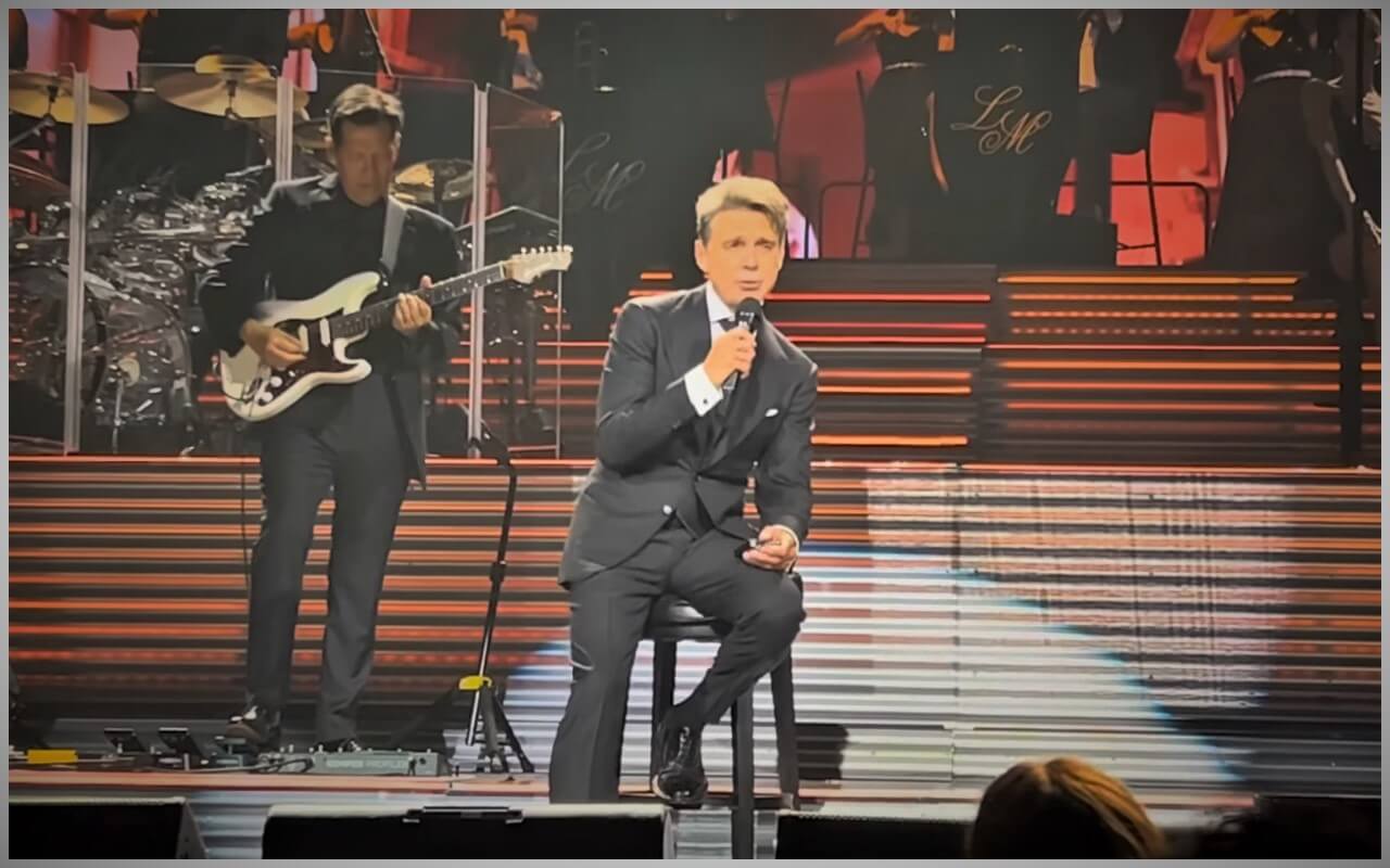 Luis Miguel en su gira 2023. (Captura de pantalla: Juan Manuel Orozco Magn- YouTube)