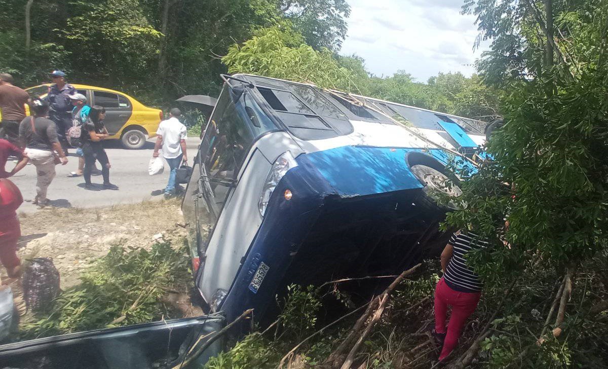 Siete lesionados tras volcarse un ómnibus en Holguín