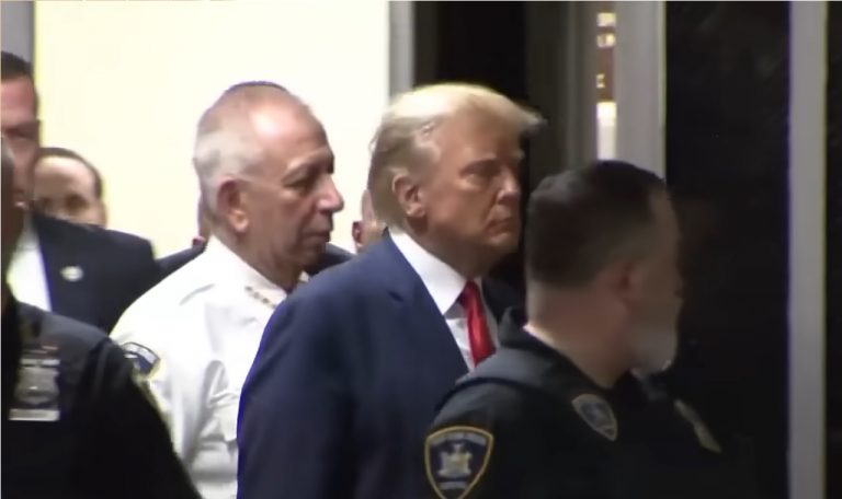 Trump es acusado de cargos por tratar de anular las elecciones presidenciales de 2020
