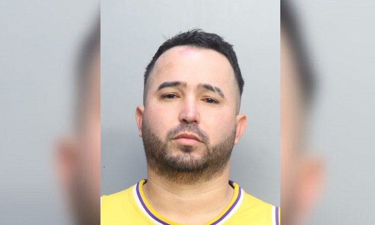 Arrestan a cubano de Hialeah acusado de robar autos de lujo en Miami-Dade