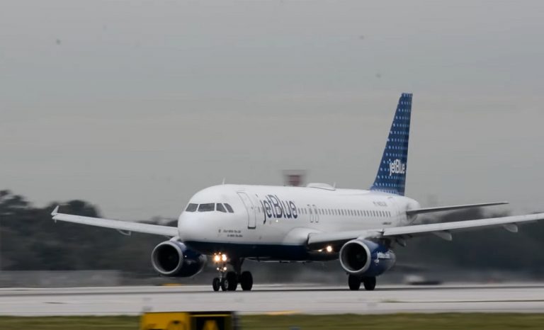 Avión de JetBlue es evacuado en Florida tras amenaza de bomba