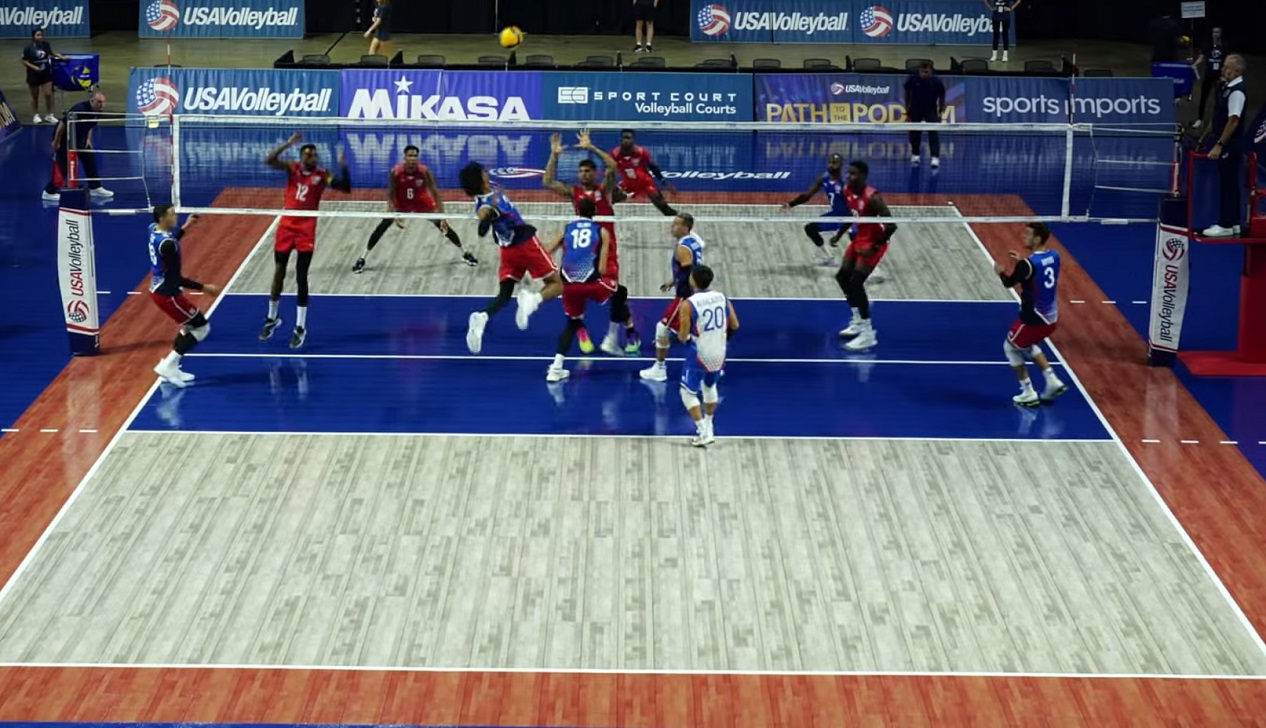 Jugadores de voleibol cubanos en la cancha. (Captura de pantalla:Volleyball Source 2.0-YouTube)