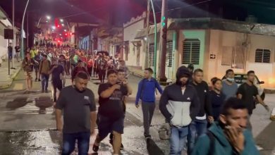 Migrantes saliendo de Tapachula hacia el norte.