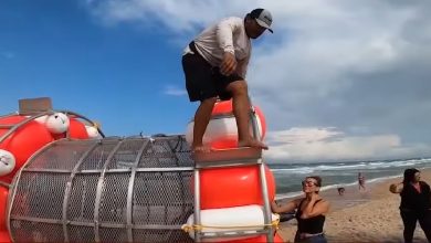 Detienen a hombre que trató de cruzar el mar en de una “rueda gigante de hámster”